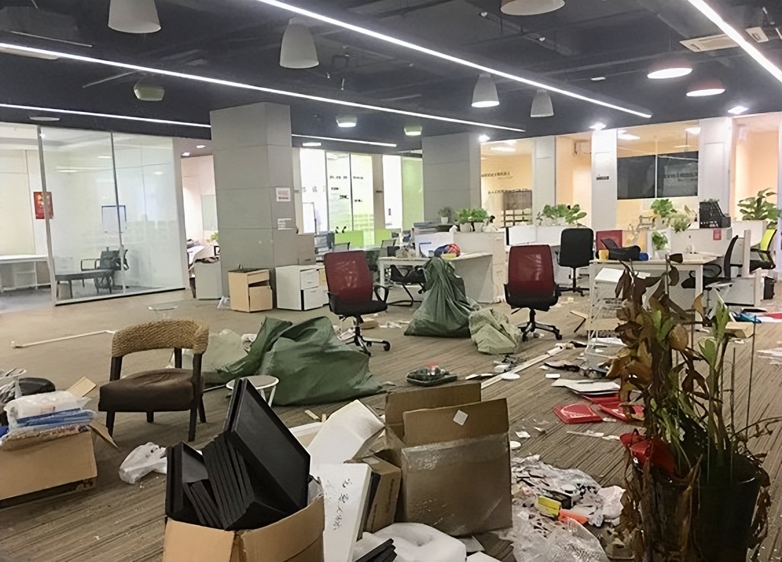 2024年深圳破产倒闭工厂盘点 科技与服务业寒冬下的双重挑战